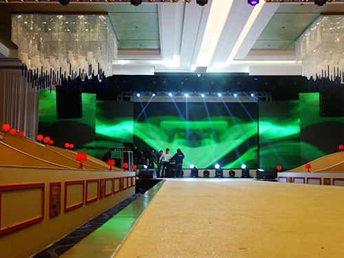 美動華人-調試現(xiàn)場